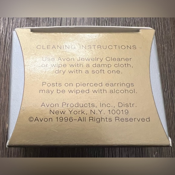 Vintage like new AVON #1 manicurist gold tone pin with rhinestones & box! Rare! - Picture 4 of 6